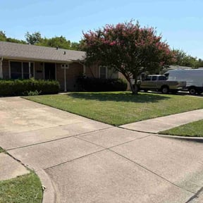 residential landscaping by Vladimir Castaneda reviewed on November 21, 2025