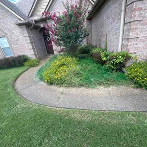 Flower Bed Weeding by SameDayLawnCare reviewed on July 6, 2026