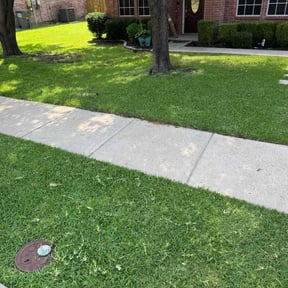 lawn care services by La Familia Lawn Care reviewed on August 19, 2025