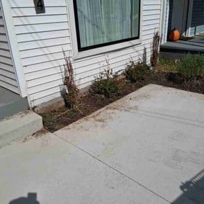 Flower Bed Weeding by Keith Vickers reviewed on December 2, 2025