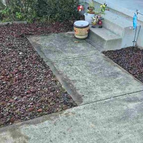 Flower Bed Weeding by Perry’s Landscaping LLC reviewed on August 31, 2026