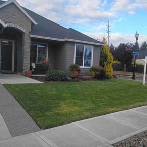 Flower Bed Weeding by Zeke The Geek's Lawn Cutting Services reviewed on November 10, 2025