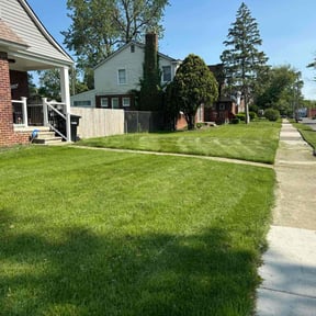 gardening service by Precise Cut Lawn Care reviewed on November 24, 2025