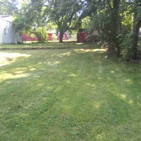 lawn care services by MR Lawn reviewed on May 9, 2024