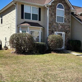 Bush Trimming by A cut above reviewed on March 21, 2026