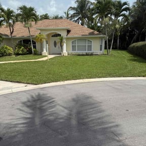 landscaping by Dinos Lawn Service reviewed on August 18, 2025