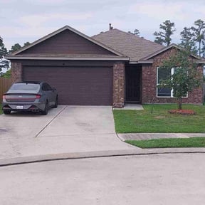 residential landscaping by Jordan's Lawn Service reviewed on December 15, 2025