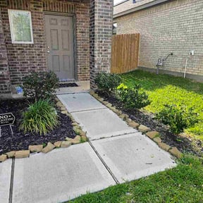 Bush Trimming by Robert’s Mowing reviewed on May 16, 2026