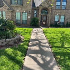 yard service by Jordan's Lawn Service reviewed on August 19, 2025