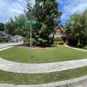 landscape maintenance by Touch Of Country Landscaping reviewed on August 16, 2025