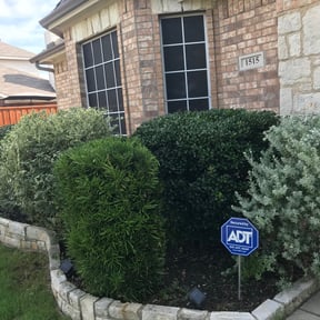 Bush Trimming by Betts Greenery reviewed on August 20, 2023