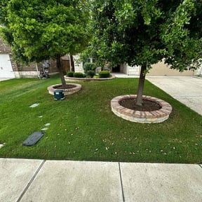 residential landscaping by Hendrix Lawn Care reviewed on August 16, 2025