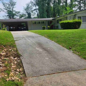 lawn maintenance by All year round reviewed on August 19, 2025