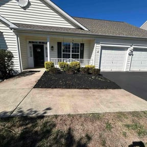 lawn maintenance by JC Beauty Supply reviewed on December 29, 2024