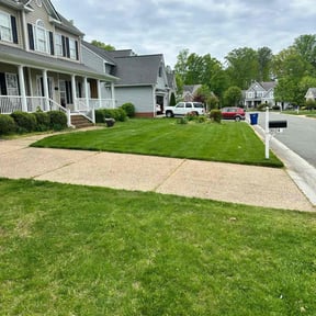 yard service by Lilly's mowing services reviewed on January 1, 2026