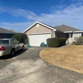 Bush Trimming by LawnsMade4u LLC reviewed on January 27, 2026