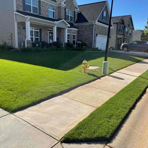 yard service by Sarmientos Landscaping reviewed on July 6, 2023