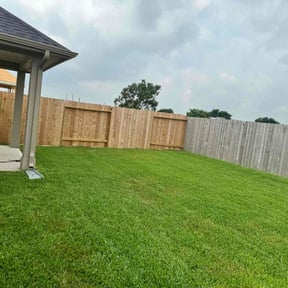 lawn maintenance by Imagine it gardenings reviewed on October 4, 2022