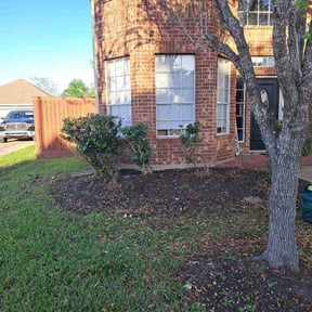 Bush Trimming by Hampton's Landscaping LLC reviewed on August 21, 2025