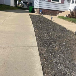 Flower Bed Weeding by Landaeta &amp; Gamero Investments reviewed on October 23, 2025