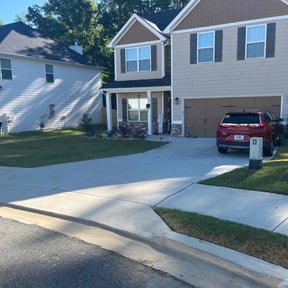 yard maintenance by JWALL Lawn Care, LLC reviewed on November 25, 2025