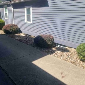 Flower Bed Weeding by Edge Life Trimmers reviewed on October 18, 2025