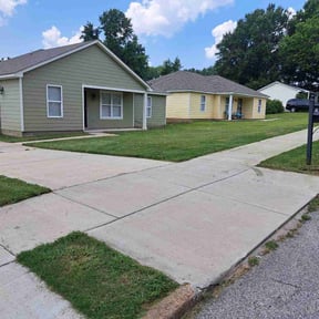 landscape maintenance by Miller Landscaping reviewed on August 18, 2025