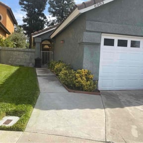 yard maintenance by MEDINA'S LANDSCAPPING reviewed on August 20, 2025