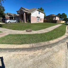 yard care by Ozy Lawn Care and Landscaping reviewed on August 17, 2025