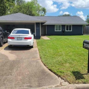 residential landscaping by Lawnsbylex reviewed on August 20, 2025