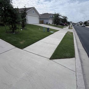 landscape maintenance by Leaf Hunter's reviewed on November 24, 2025