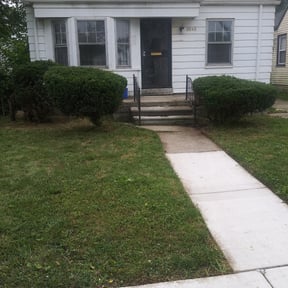 Bush Trimming by R&B Lawncare reviewed on August 17, 2025