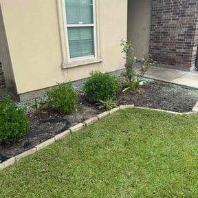 Flower Bed Weeding by JNGLandscaping LLC reviewed on November 9, 2025