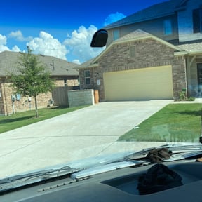 Bush Trimming by Gregs Lawns reviewed on August 17, 2025