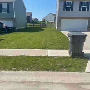 landscape maintenance by I WANNA MOW reviewed on November 22, 2025