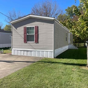 grass maintenance by River city lawn and landscaping reviewed on June 3, 2023