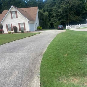 residential landscaping by Jay Jay & W Landscaping, LLC reviewed on August 21, 2025
