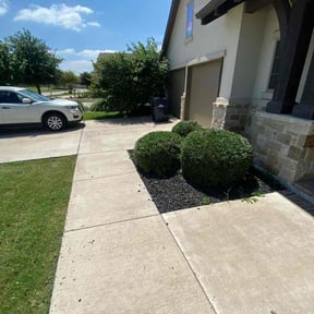 Bush Trimming by SM Lawn Services reviewed on August 15, 2025