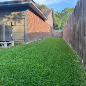 Flower Bed Weeding by Texas landscaping reviewed on August 7, 2025