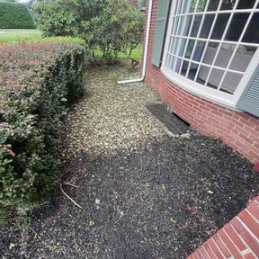 Flower Bed Weeding by Escobar Lawn Care Services reviewed on June 17, 2026