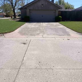 lawn care by Mr. Mow's it All reviewed on May 8, 2024