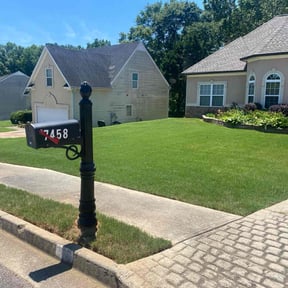 residential landscaping by Big Hart Landscaping reviewed on August 19, 2025