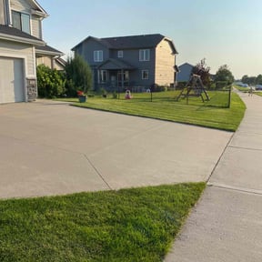 yard maintenance by Price's Rite lawn care reviewed on August 15, 2025