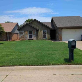 landscaping by PARADISE Lawn Care reviewed on August 17, 2025
