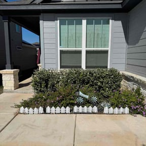 Bush Trimming by Stripe Right reviewed on November 24, 2025