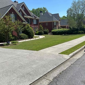 yard maintenance by Peterson Handyman services reviewed on November 24, 2025