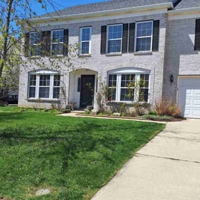 landscaping by Leprechaun Lawn 318 reviewed on May 7, 2024