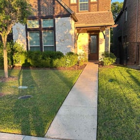 landscape maintenance by Parkside reviewed on August 16, 2025