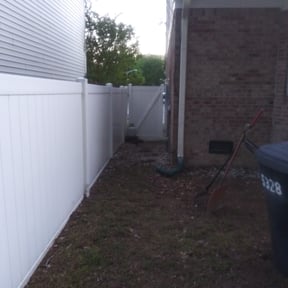 Leaf Removal by MoGo Landscaping, LLC reviewed on August 21, 2025