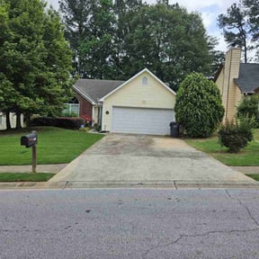 yard work by Design Cuts Landscaping LLC reviewed on October 12, 2024